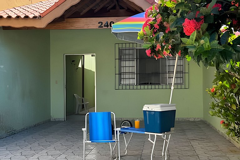 Casa Térrea 240m da Praia – Ideal para Família, com Churrasq