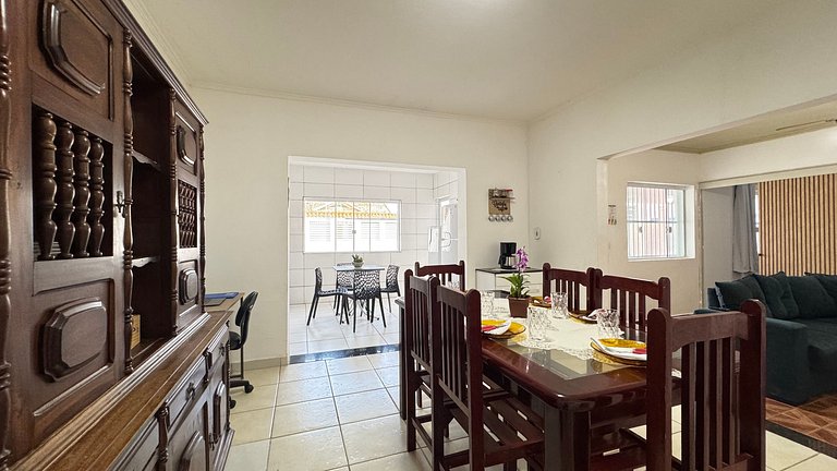 100M da praia -Piscina -Churrasqueira- 4 quartos.