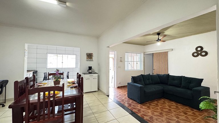 100M da praia -Piscina -Churrasqueira- 4 quartos.