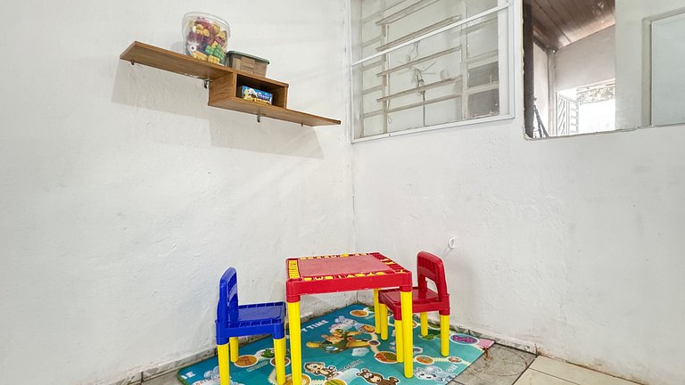 100M da praia -Piscina -Churrasqueira- 4 quartos.