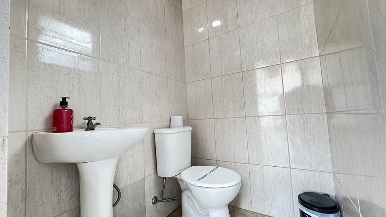 100M da praia -Piscina -Churrasqueira- 4 quartos.