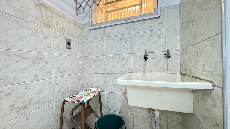 100M da praia -Piscina -Churrasqueira- 4 quartos.