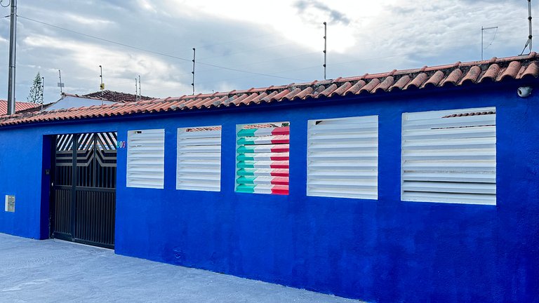 100M da praia -Piscina -Churrasqueira- 4 quartos.