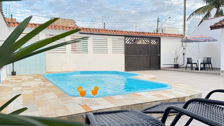 100M da praia -Piscina -Churrasqueira- 4 quartos.