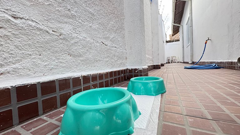 100M da praia -Piscina -Churrasqueira- 4 quartos.