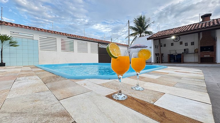 100M da praia -Piscina -Churrasqueira- 4 quartos.
