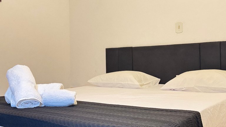 100M da praia -Piscina -Churrasqueira- 4 quartos.