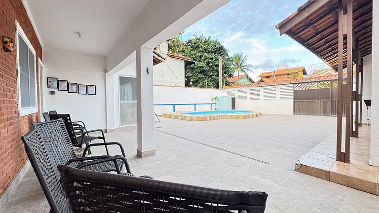 100M da praia -Piscina -Churrasqueira- 4 quartos.