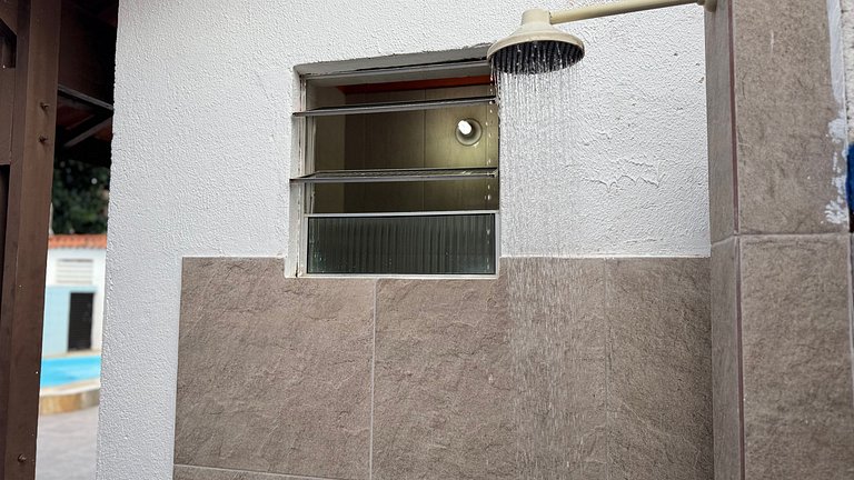 100M da praia -Piscina -Churrasqueira- 4 quartos.