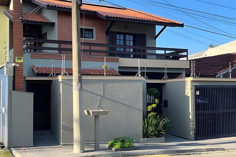 Piscina, Ar, Academia e Cervejeira — 220m da praia