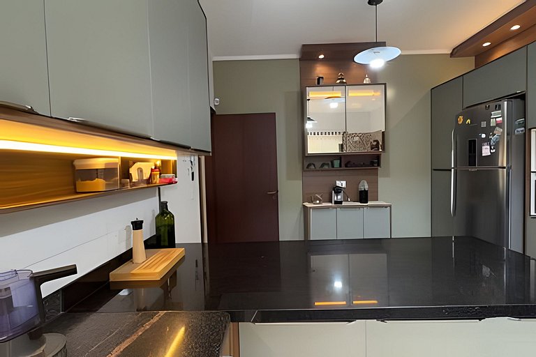 Piscina, Ar, Academia e Cervejeira — 220m da praia