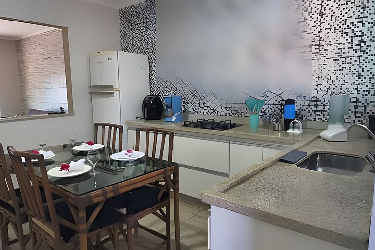 Casa térrea, 600m da praia, churrasqueira, 6 vezes sem juros