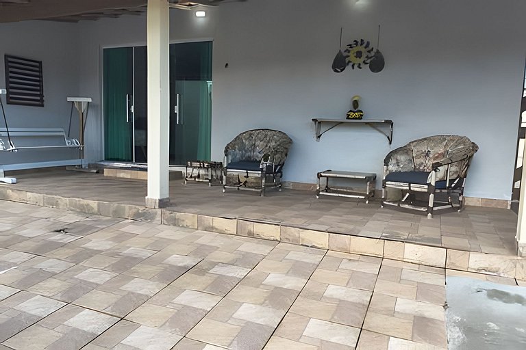 Casa térrea, 600m da praia, churrasqueira, 6 vezes sem juros