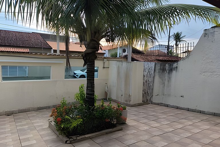 Casa térrea, 600m da praia, churrasqueira, 6 vezes sem juros