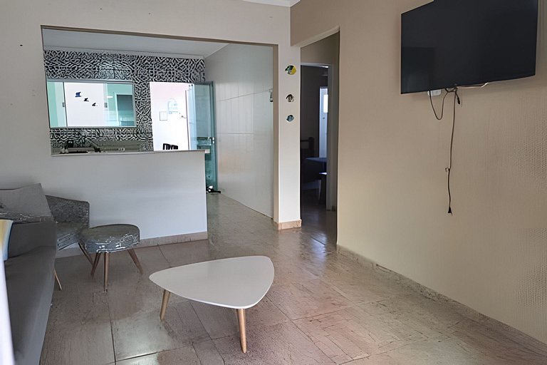 Casa térrea, 600m da praia, churrasqueira, 6 vezes sem juros