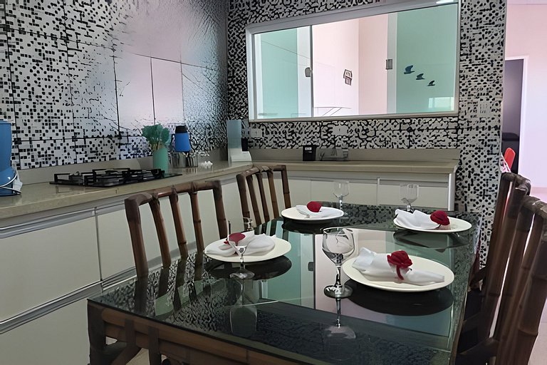 Casa térrea, 600m da praia, churrasqueira, 6 vezes sem juros