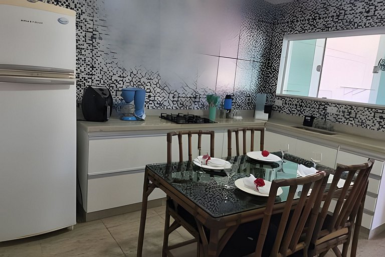 Casa térrea, 600m da praia, churrasqueira, 6 vezes sem juros