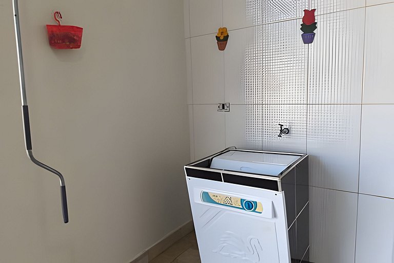 Casa térrea, 600m da praia, churrasqueira, 6 vezes sem juros