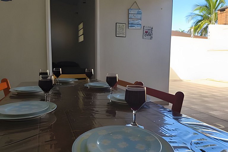 Casa térrea, 600m da praia, churrasqueira, 6 vezes sem juros