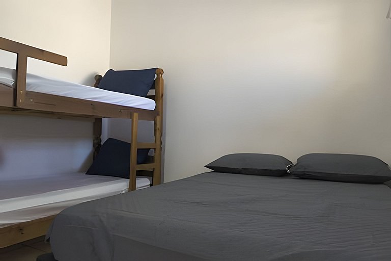 Casa térrea, 600m da praia, churrasqueira, 6 vezes sem juros