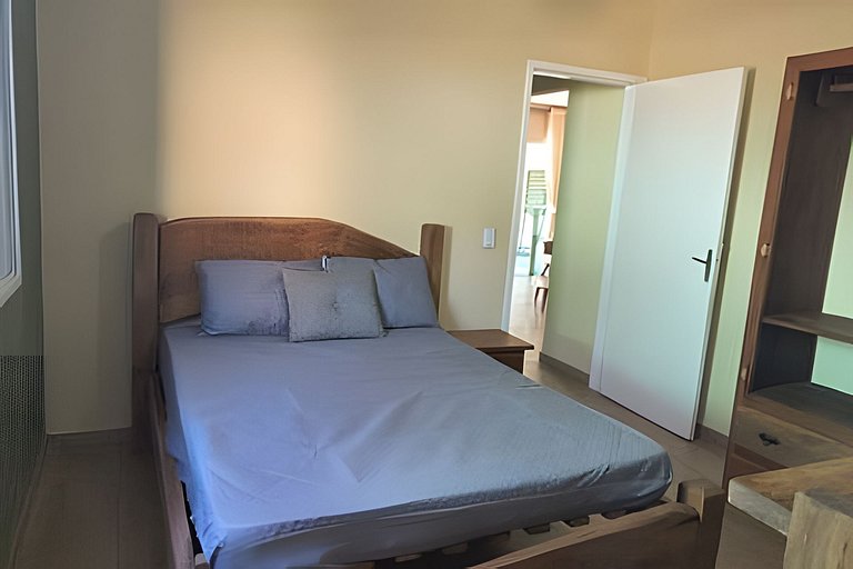 Casa térrea, 600m da praia, churrasqueira, 6 vezes sem juros