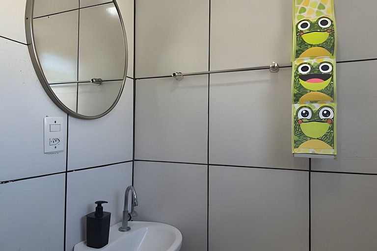 Casa térrea, 600m da praia, churrasqueira, 6 vezes sem juros