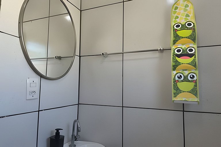 Casa térrea, 600m da praia, churrasqueira, 6 vezes sem juros