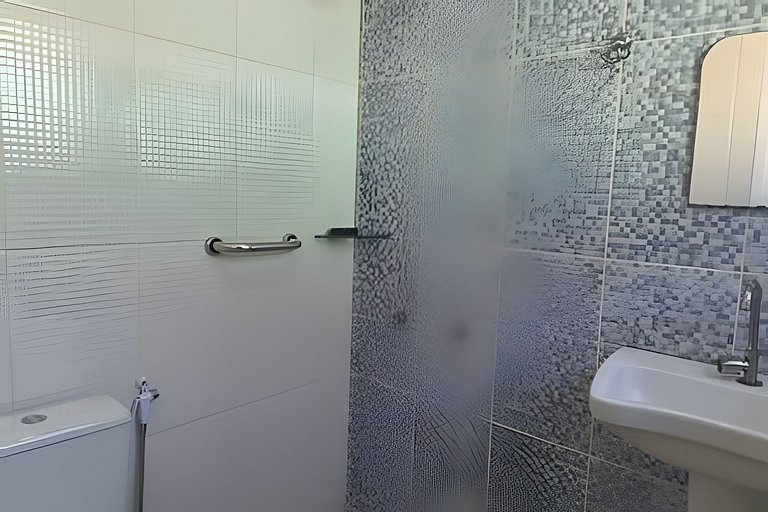 Casa térrea, 600m da praia, churrasqueira, 6 vezes sem juros