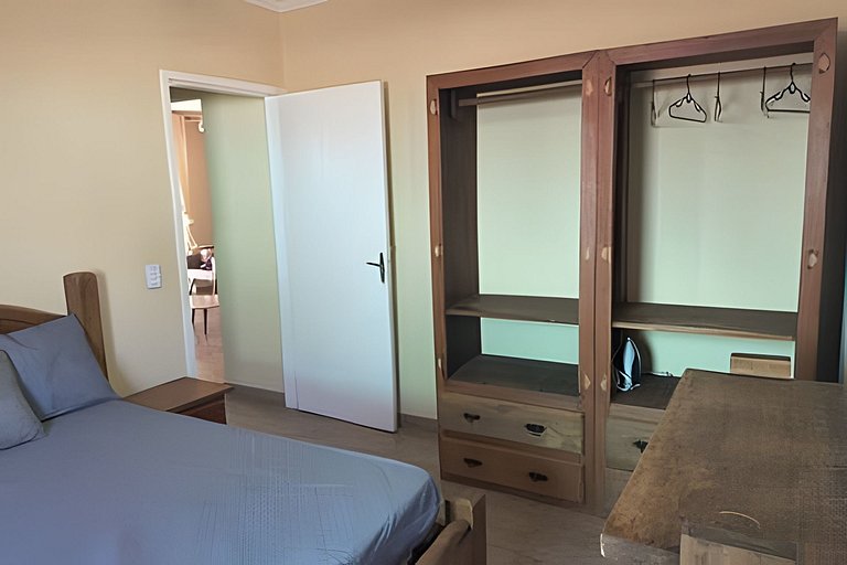 Casa térrea, 600m da praia, churrasqueira, 6 vezes sem juros