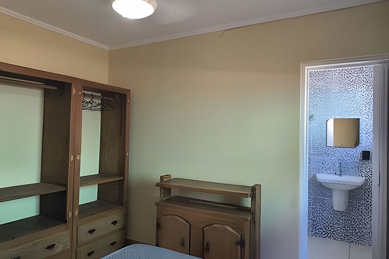 Casa térrea, 600m da praia, churrasqueira, 6 vezes sem juros