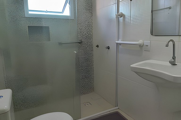 Casa térrea, 600m da praia, churrasqueira, 6 vezes sem juros