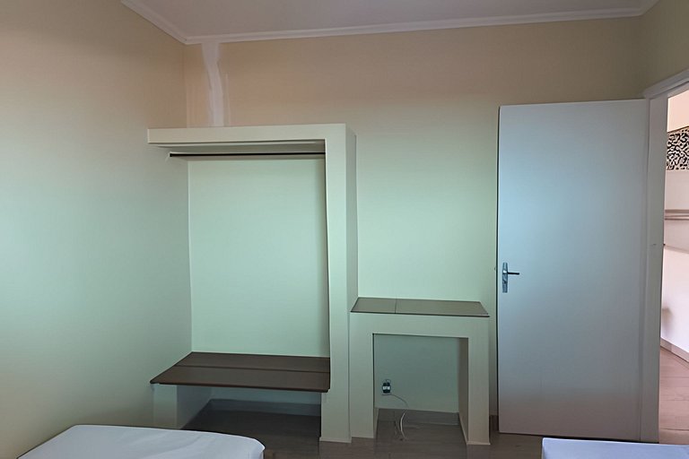 Casa térrea, 600m da praia, churrasqueira, 6 vezes sem juros