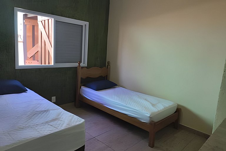 Casa térrea, 600m da praia, churrasqueira, 6 vezes sem juros