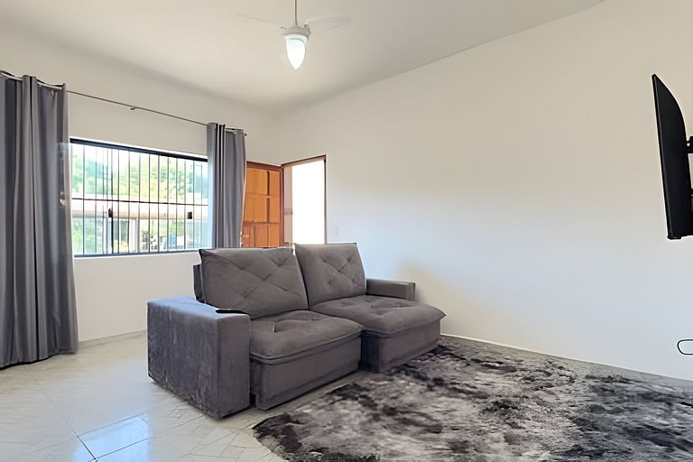 Casa Térrea com Churrasqueira, Wi-Fi e Garagem
