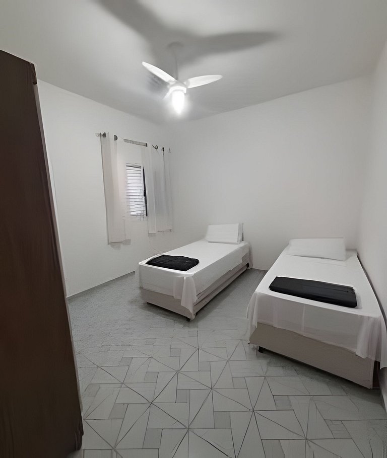 Casa Térrea com Churrasqueira, Wi-Fi e Garagem