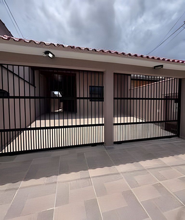 Casa Térrea com Churrasqueira, Wi-Fi e Garagem