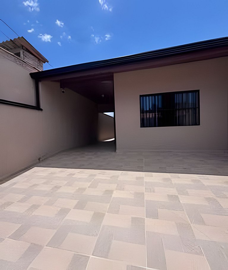 Casa Térrea com Churrasqueira, Wi-Fi e Garagem