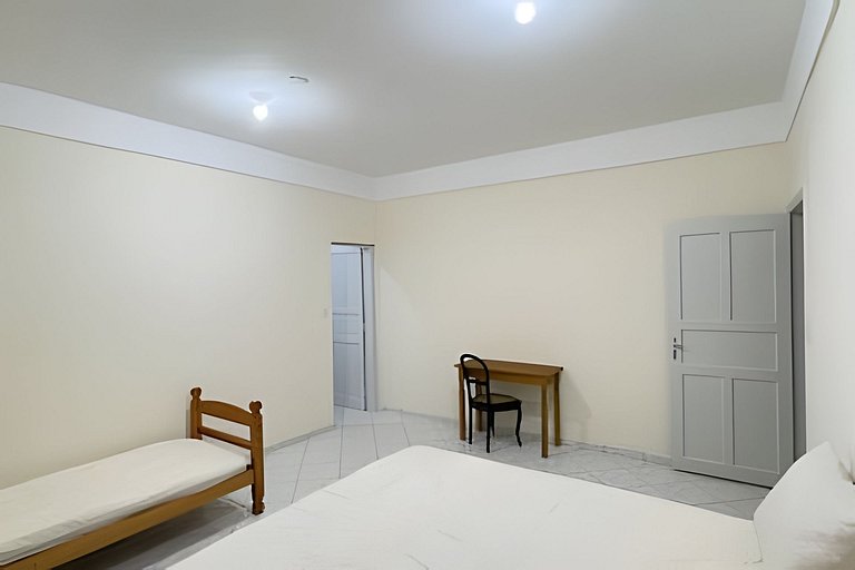 Casa no Centro 450 metros praia com Churrasqueira