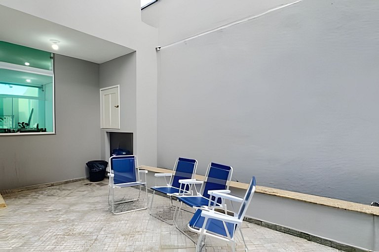 Casa no Centro 450 metros praia com Churrasqueira