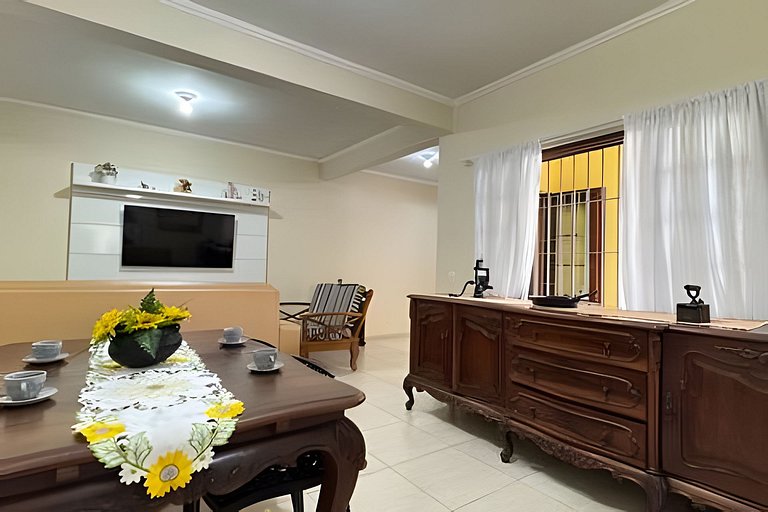 Sobrado com área Gourmet Piscina, e vista Montanha