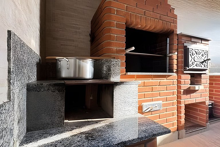 Sobrado com área Gourmet Piscina, e vista Montanha